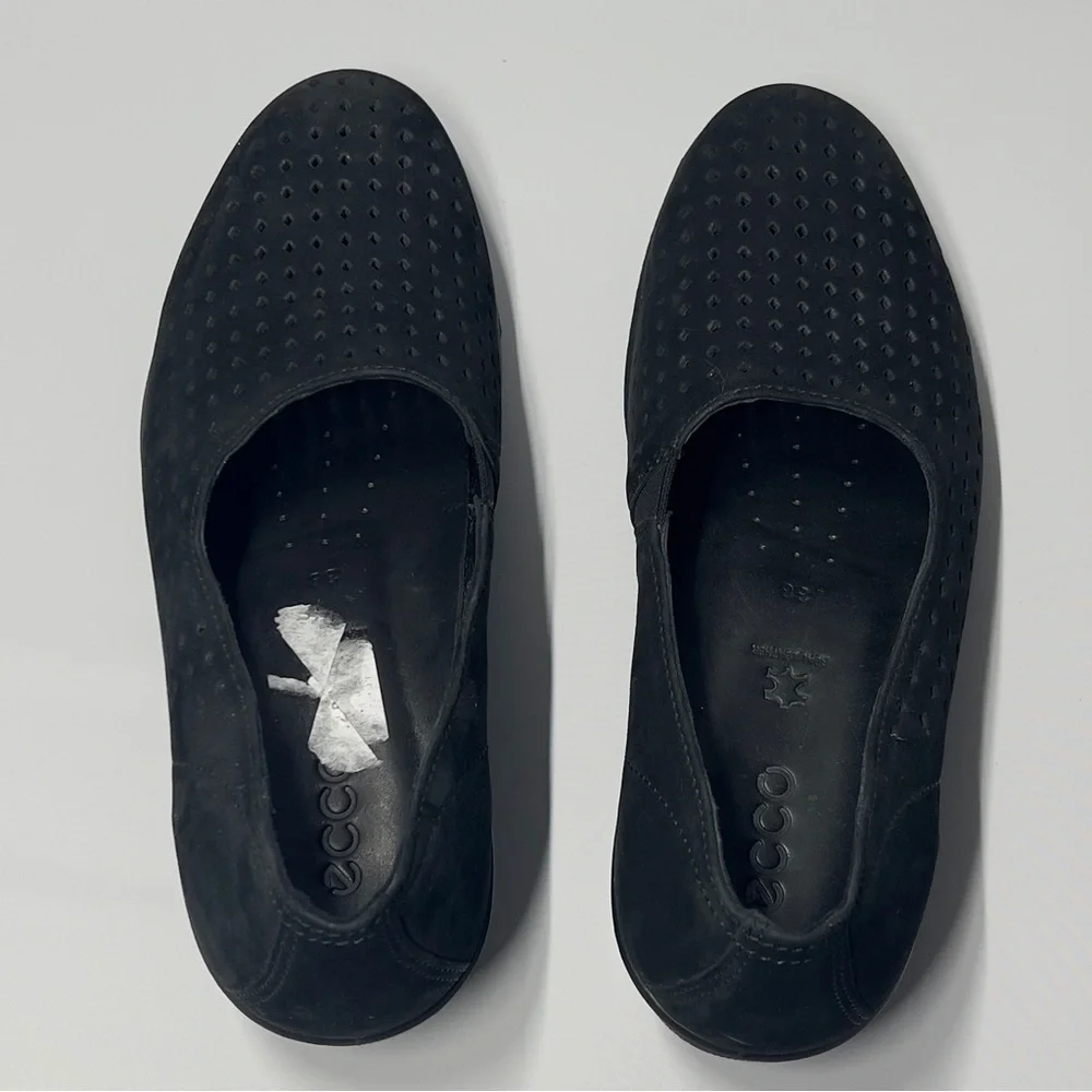 ECCO women’s Size EU 38 US 7 1/2 Black Ballet Flats